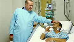 Turecký prezident Recep Tayyip Erdogan na návštěvě v nemocnici u Naima...
