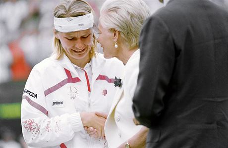 ervenec 1993 - Jan Novotné blahopeje k úspchu vévodkyn z Kentu po prohe...