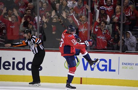 Útoník Jakub Vrána slaví první dvougólový veer v NHL.