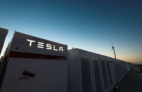 Tesla postavila nejvtí baterii ve vtrném parku v Austrálii.