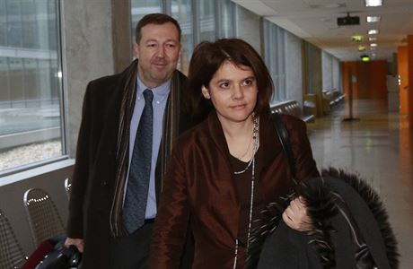 Lenka Hnilicová a její manel Karel Hnilica u soudu v prosinci roku 2012.