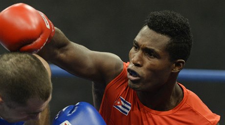 Exhibiní boxerské utkání výbr Evropy - Kuba. Na snímku Damir Planti z...