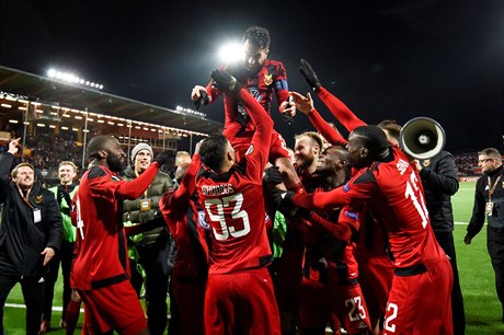 Fotbalisté Östersundu slaví postup do play-off Evropské ligy.