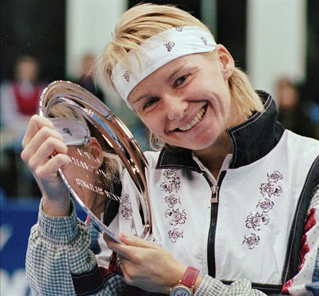 Jana Novotná v roce 1996 po výhe turnaje ve Villanov.