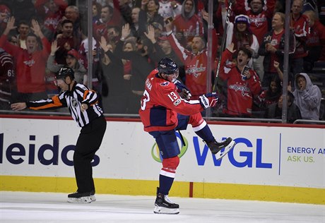 Útoník Jakub Vrána slaví první dvougólový veer v NHL.