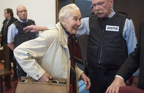 Ursula Haverbecková dostala za popírání holocaustu 14 msíc.