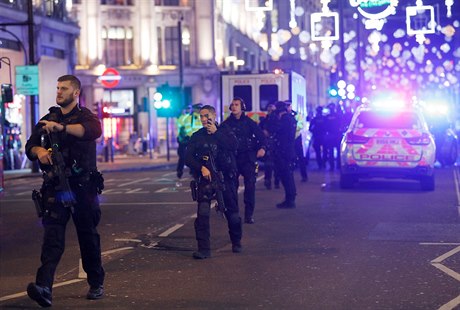 Policie v centru Londýna.