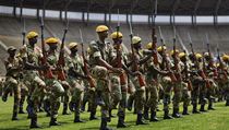 Zimbabwt vojci bhem zkouky na pten prezidentskou inauguraci.
