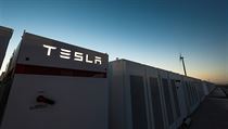 Tesla postavila největší baterii ve větrném parku v Austrálii.