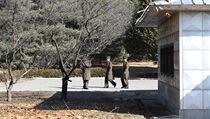 Ti Severokorejci v demilitarizovan zn.