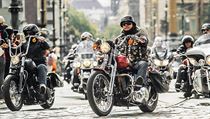 Sraz příznivců motocyklů kultovního amerického výrobce Harley-Davidson v Praze.