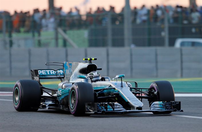 Valtteri Bottas na trati v Abu Zabí.