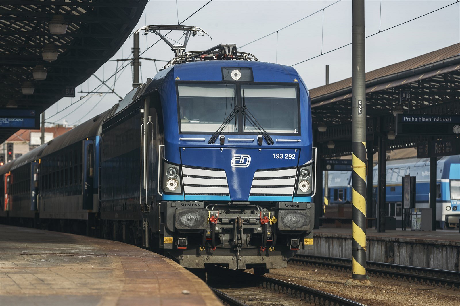 Lokomotiva Siemens Vectron v barvách �eských drah.