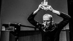 Inscenace Nae tída. Autor pedlohy: Tadeusz Slobodzianek.