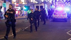 Policie zkoumá okolí stanice Oxford Circus.