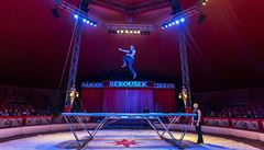 Cirkus Berousek: akrobaté.