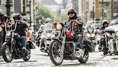 Sraz píznivc motocykl kultovního amerického výrobce Harley-Davidson v Praze.