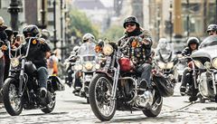 Sraz píznivc motocykl kultovního amerického výrobce Harley-Davidson v Praze.