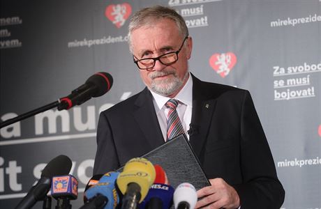 Mirek Topolnek na tiskov konferenci.