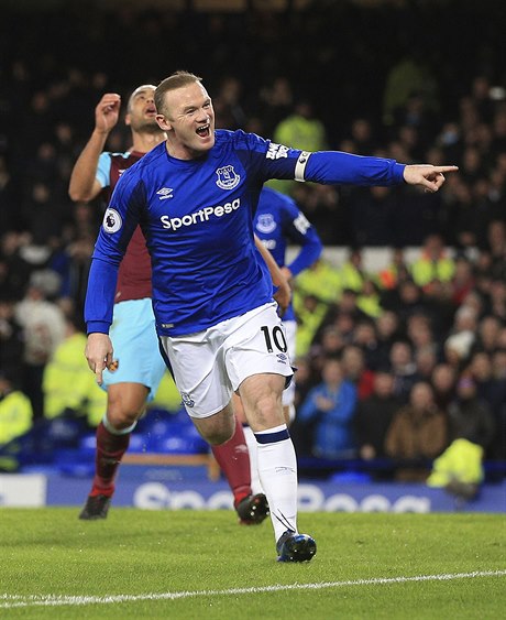 Everton vs. West Ham United: Rooney slaví jeden ze svých gól.