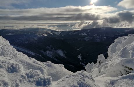 Neopakovatelná zimní panoramata z vrcholu Snky