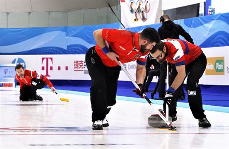 Kvalifikan turnaj v curlingu o postup na OH v Pchjongchangu 2018. Zleva ei...