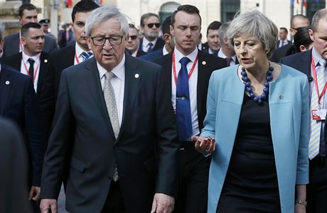 Britská premiérka Theresa Mayová a pedseda Evropské komise Jean-Claude Juncker.