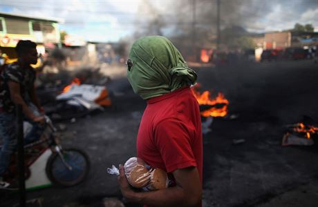 Honduranská armáda a policie mají za úkol potlait protesty.