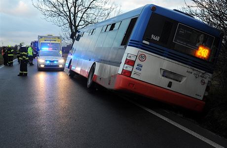 Nehoda se stala kolem 15:00, ulice se uzavela, autobus musel bt vyprotn.