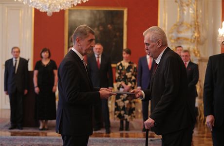 Prezident Milo Zeman jmenoval Andreje Babie (ANO) premiérem.