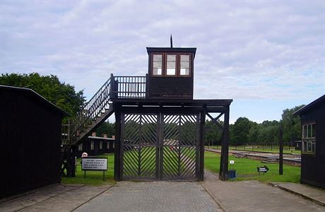 Vstupní brána koncentraního tábora Stutthof.