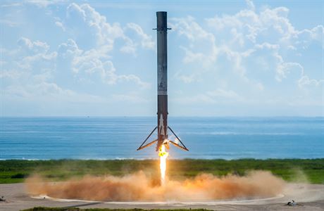 Pistvajc prvn stupe rakety Falcon 9