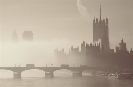 Westminstersk palc bhem velkho smogu v roce 1952.