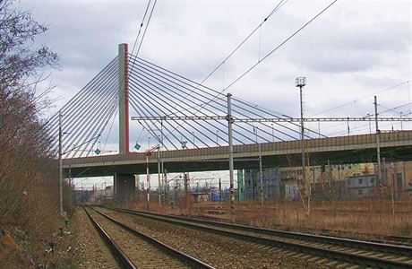 Lanový most na Jiní spojce v Praze.