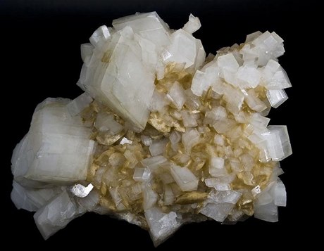 Dolomit (větší bílé krystaly) a magnezit (menší žlutohnědé krystaly) z...