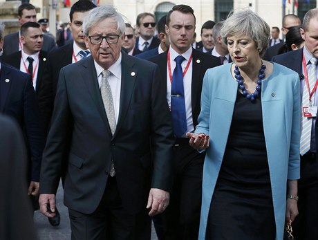 Britská premiérka Theresa Mayová a pedseda Evropské komise Jean-Claude Juncker.