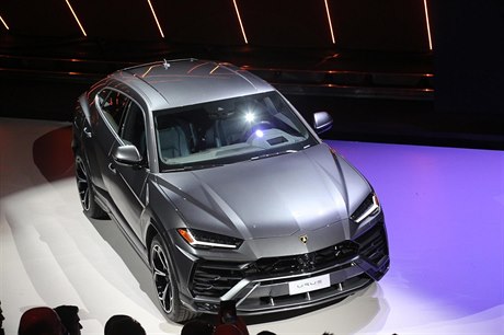 Italská automobilka Lamborghini pedstavila své první SUV Urus.