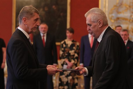 Prezident Miloš Zeman jmenoval Andreje Babiše (ANO) premiérem.
