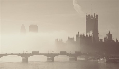 Westminsterský palác bhem velkého smogu v roce 1952.