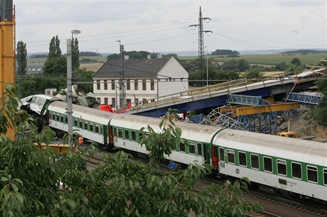 Tragická nehoda u Studénky si vyádala osm obtí. Necelých sto lidí bylo...