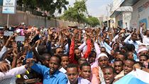 Protestujc muslimov v Mogadiu v Somlsku.