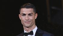 Cristiano Ronaldo se svm ptm Zlatm mem.