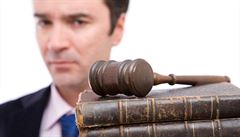 Právničtí ‚šmejdi‘ zaplavují internet. Falešní advokáti lákají na nízké ceny