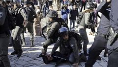 Izraelská policie zasahovala na demonstraci Palestinc, kteí protestovali...