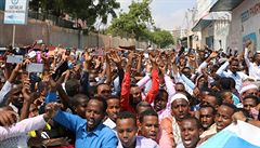 Protestující muslimové v Mogadiu v Somálsku.
