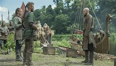 Floki se louí.(Gustaf Skarsg&#229;rd). Pátá ada seriálu Vikingové (2017).