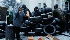 Kyjev stav barikdy. Policie v noci vpadla do stanovho tbora stoupenc Saakaviliho