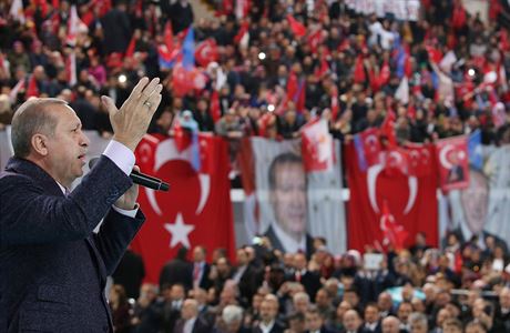 Erdogan na kongresu vldn Strany spravedlnosti a rozvoje.