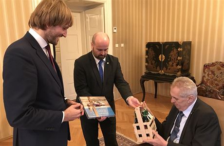 Kandidát na ministra zdravotnictví Adam Vojtch pi setkání s prezidentem Zemanem.