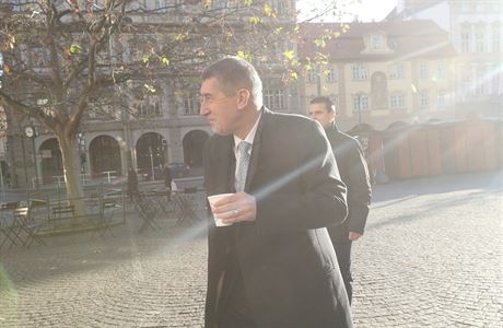 Andrej Babi se svaákem ped zasedání výboru Snmovny pro evropské záleitosti